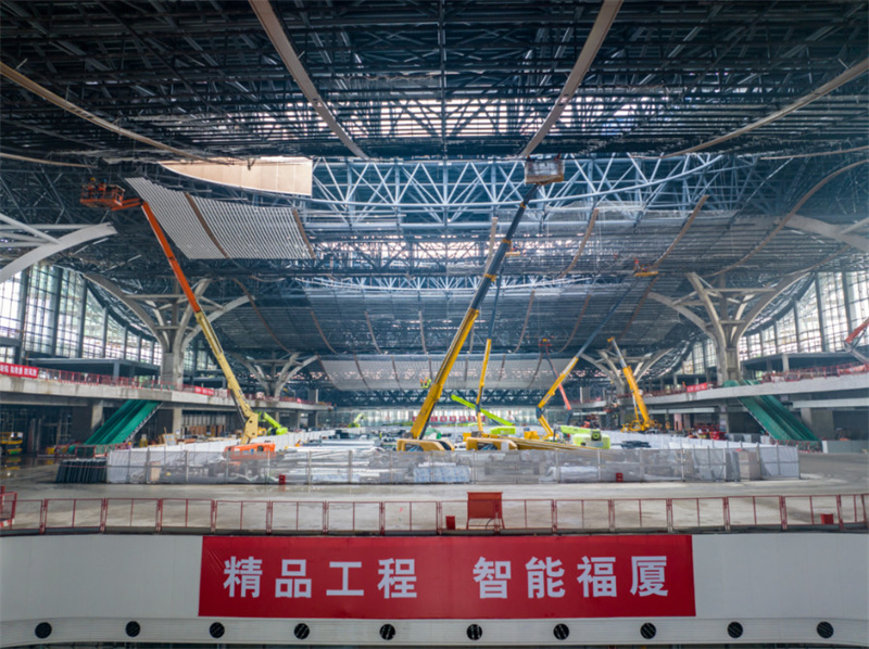 На вокзале города Сямэнь завершилось строительство самых больших по общей площади в Китае световых окон