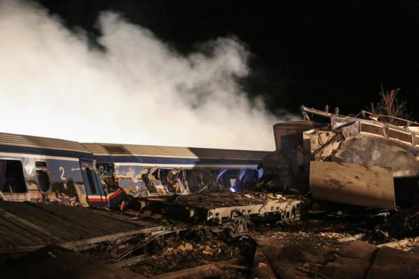 Десятки людей пострадали в результате столкновения поездов в Греции