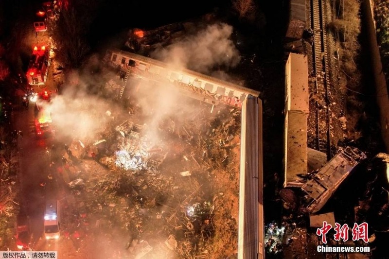 Число жертв столкновения поездов в Греции выросло до 32 человек
