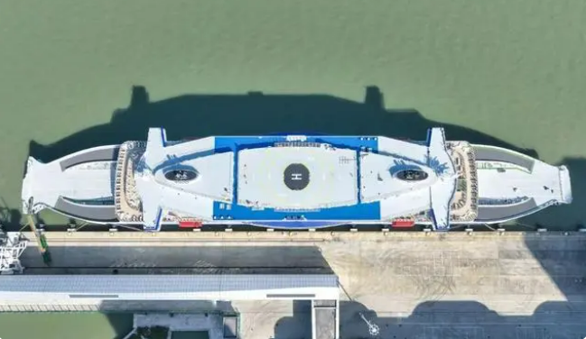 В Китае построен первый в мире грузопассажирский корабль типа ro-pax на аккумуляторных батареях