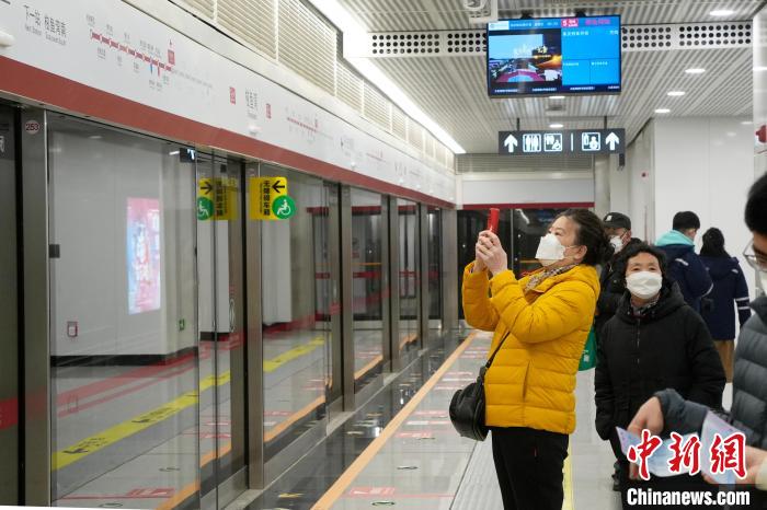 В пробную эксплуатацию введена первая в северо-восточном Китае линия метро, проходящая под морем 