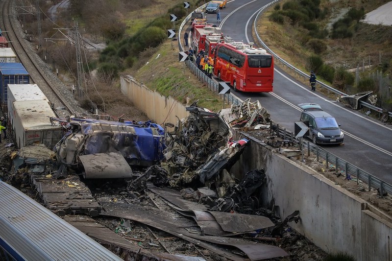 Премьер-министр Греции извинился за "ошибки государства" в аварии с поездами