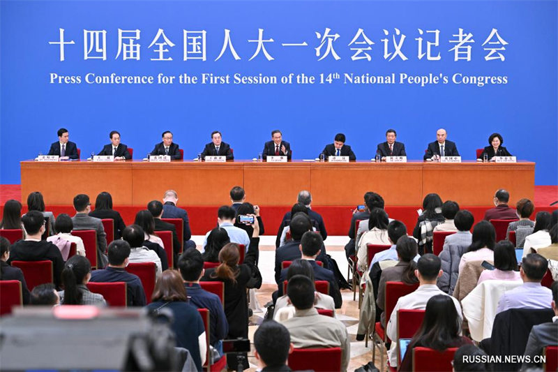 Состоялась встреча премьера Госсовета КНР Ли Цяна с представителями СМИ после закрытия ежегодной сессии ВСНП