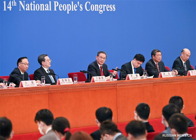 Состоялась встреча премьера Госсовета КНР Ли Цяна с представителями СМИ после закрытия ежегодной сессии ВСНП