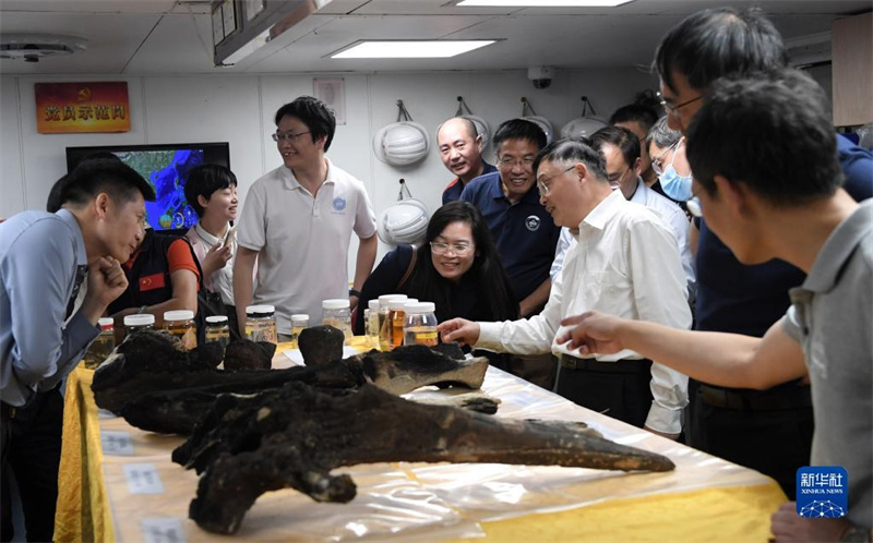 Китайский батискаф «Фэньдоучжэ» завершил первую международную пилотируемую экспедицию по глубоководному погружению вокруг Океании