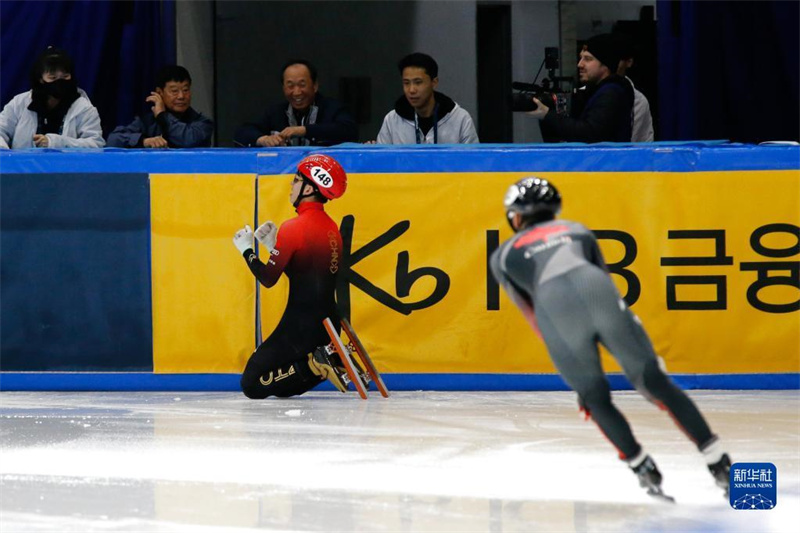 Мужская сборная Китая заняла первое место в эстафете на дистанции 5000 м на ЧМ по шорт-треку