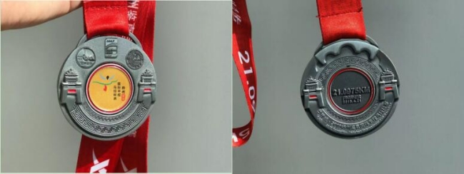 Медаль за финиш в Янчжоу-Цзяньчжэньском международном полумарафоне 2019 года