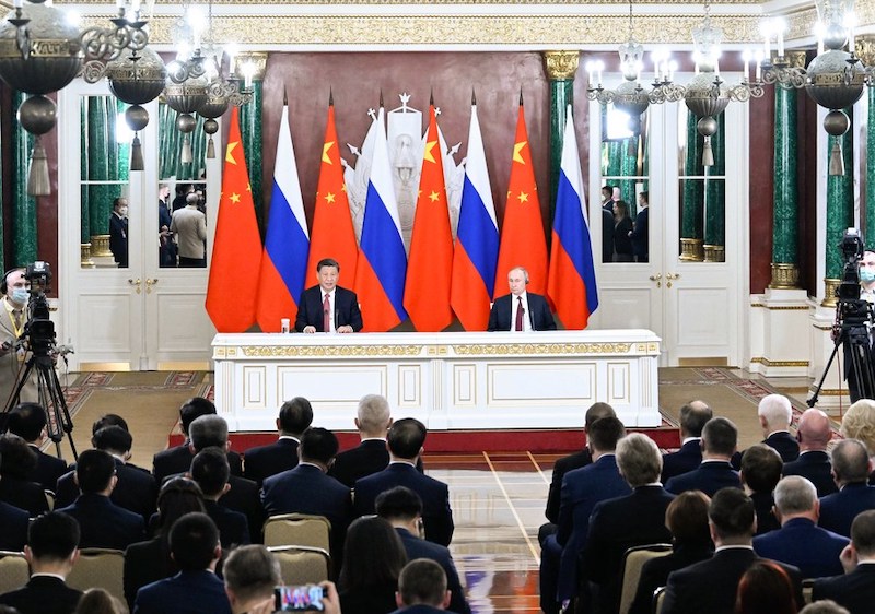 Си Цзиньпин и президент России В. Путин встретились с журналистами