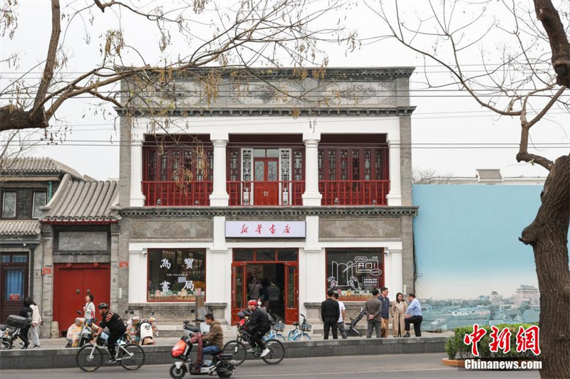 Китайский книжный магазин вновь открылся как «Живой музей Центральной оси Пекина»