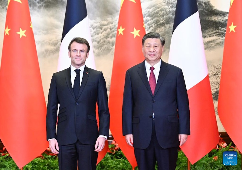 Си Цзиньпин провел переговоры с президентом Франции Э. Макроном