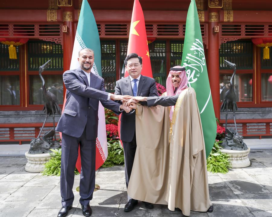 Глава МИД КНР встретился со своими коллегами из Саудовской Аравии и Ирана, став свидетелем возобновления дипотношений между этими двумя странами