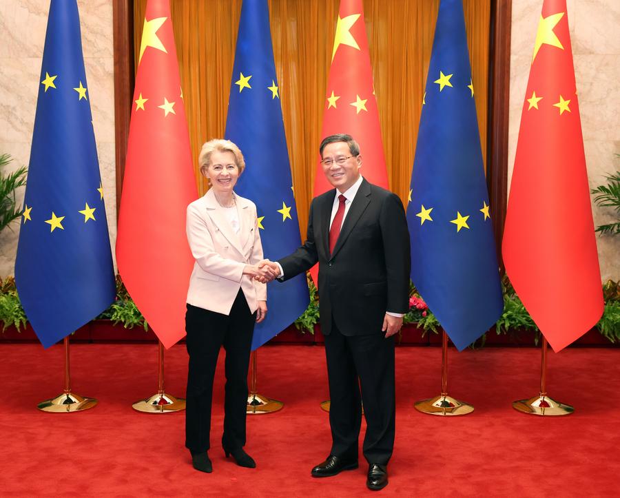 Премьер Госсовета КНР встретился с главой Еврокомиссии в Пекине