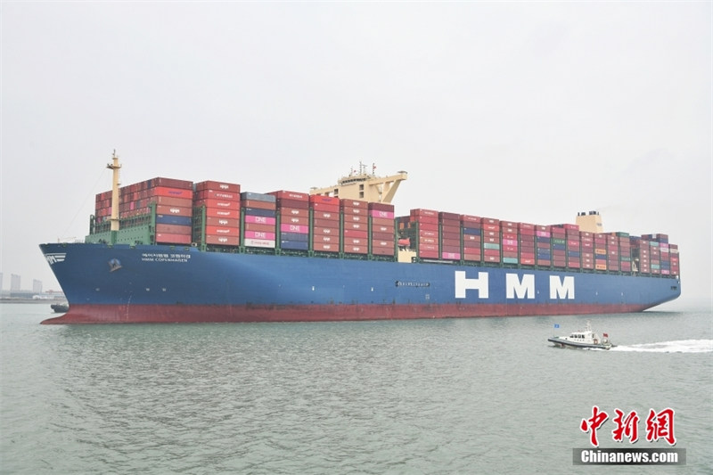 В порту Тяньцзинь открылась новая прямая морская трасса в Европу для сверхбольших контейнеровозов
