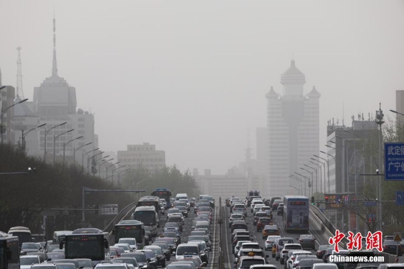 В Китае продлили действие "синего" предупреждения в связи с песчаными бурями