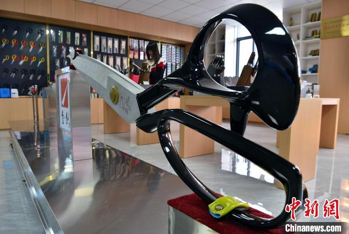 Китайский уезд Чжэжун производит более 300 млн ножей и ножниц в год