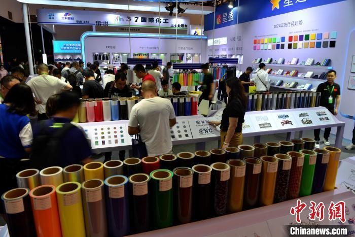 Сумма заказов Китайской международной обувной выставки в Цзиньцзяне достигла рекордных 31,16 млрд юаней