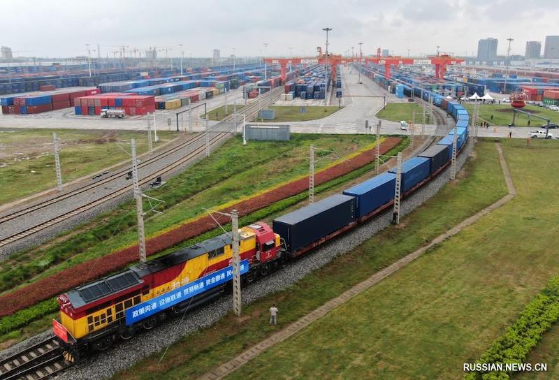 Специальный поезд Китай-Европа с 165 автомобилями Geely отправился из города Сиань в Россию