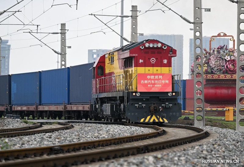 Специальный поезд Китай-Европа с 165 автомобилями Geely отправился из города Сиань в Россию