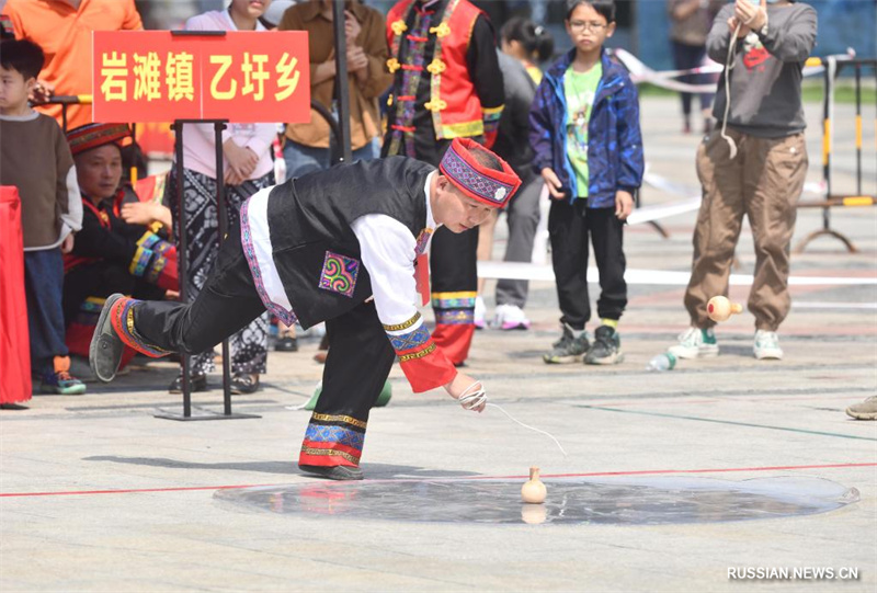 В Гуанси-Чжуанском АР состоялись соревнования по традиционным волчкам