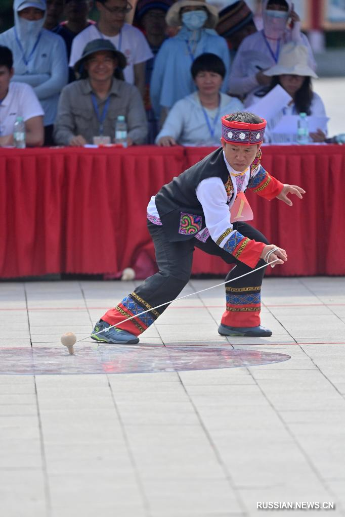 В Гуанси-Чжуанском АР состоялись соревнования по традиционным волчкам