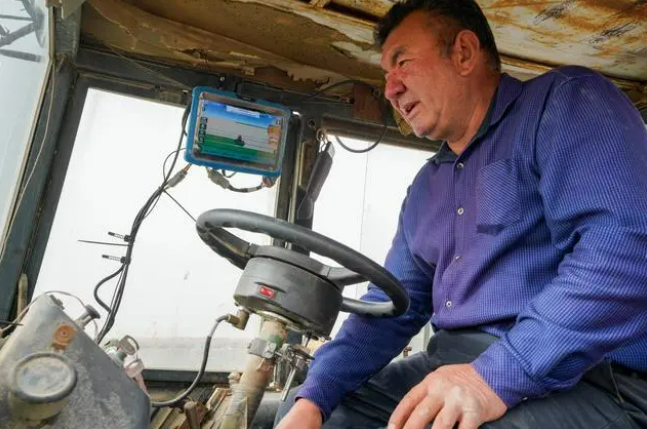 Хлопковые фермеры Синьцзяна используют навигационную систему «Бэйдоу»
