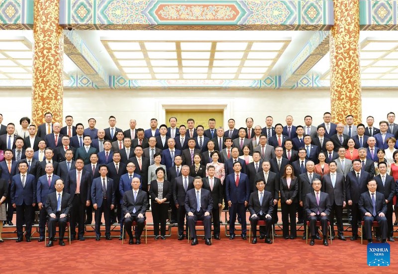 Си Цзиньпин встретился с представителями зарубежных китайцев