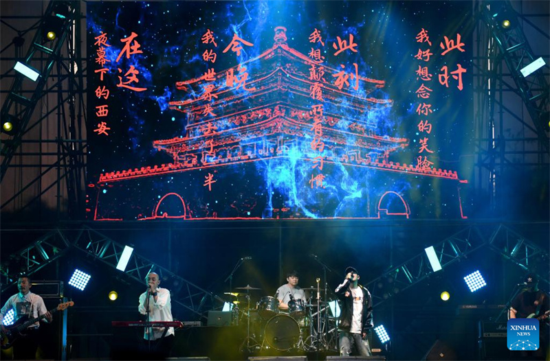 Рок-группа на музыкальном фестивале Strawberry Music в Сиане (фото от 1 ноября 2020 года).