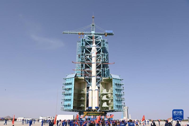 Китай готовится к запуску пилотируемого космического корабля "Шэньчжоу-16"