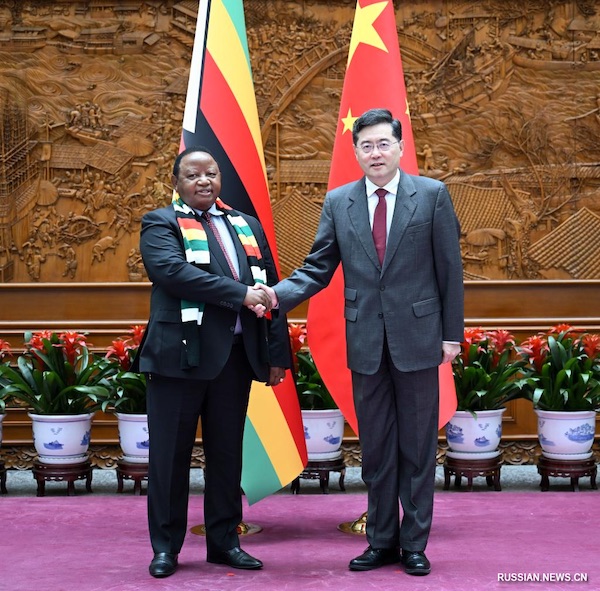 Глава МИД КНР провел переговоры с коллегой из Зимбабве