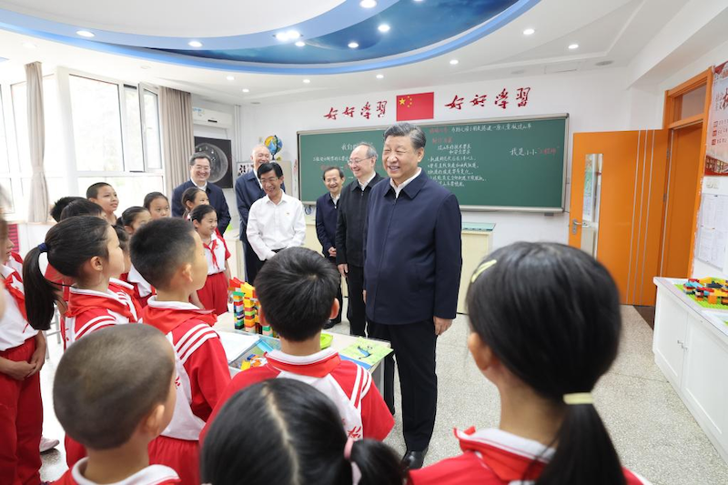 Си Цзиньпин посетил одну из школ в Пекине в преддверии Международного дня защиты детей
