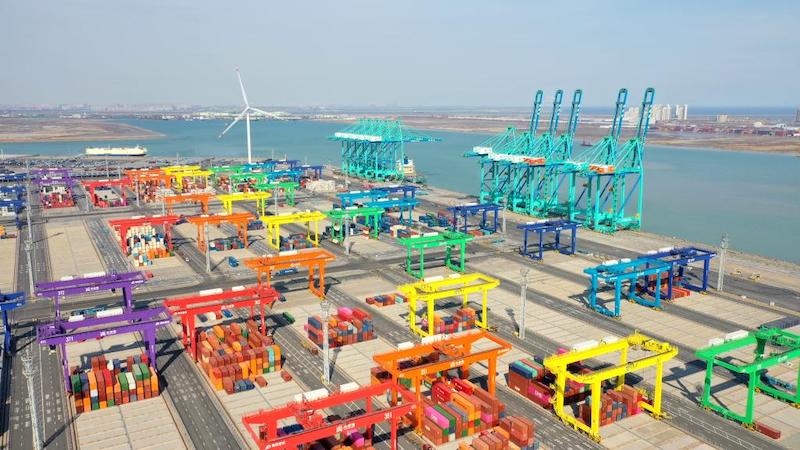 В китайском порту Тяньцзинь зафиксирован уверенный рост внешней торговли с января по апрель 2023 года