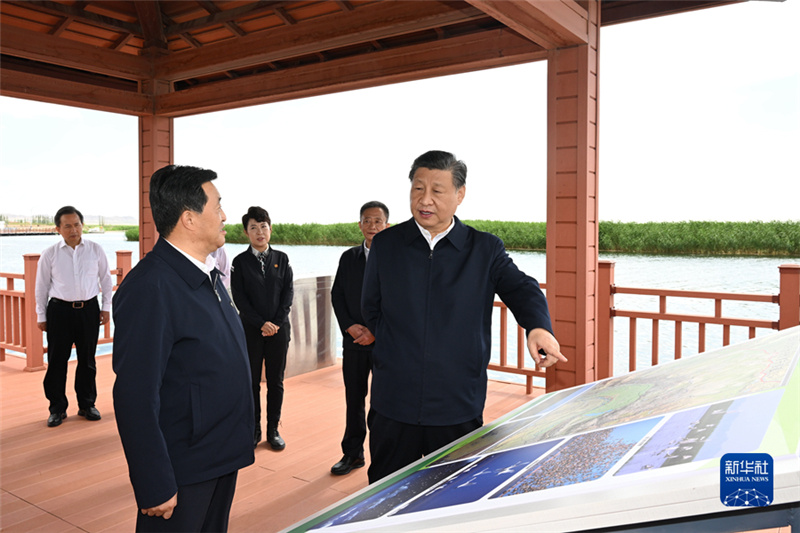 Си Цзиньпин призвал творить новые чудеса в борьбе с опустыниванием