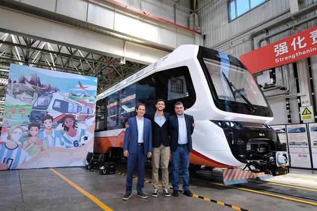 В Китае построили первый легкорельсовый поезд на новых источниках энергии для аргентинского заказчика