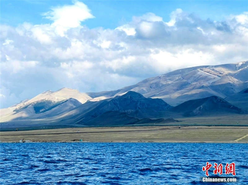 Летний вид озера Сайлиму в Синьцзяне