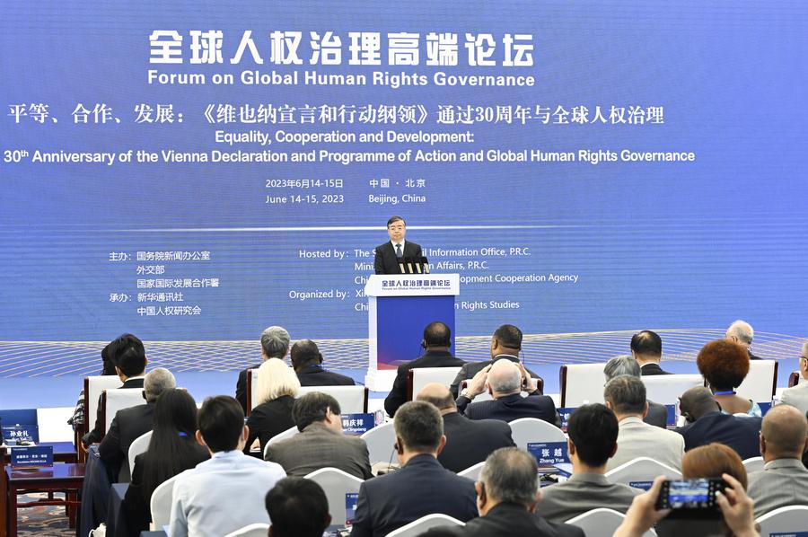 14 июня в Пекине открылся Форум высокого уровня по глобальному управлению в области прав человека. Председатель КНР Си Цзиньпин направил поздравительное письмо в адрес форума, которое было зачитано Ли Шулэем. /Фото: Синьхуа/