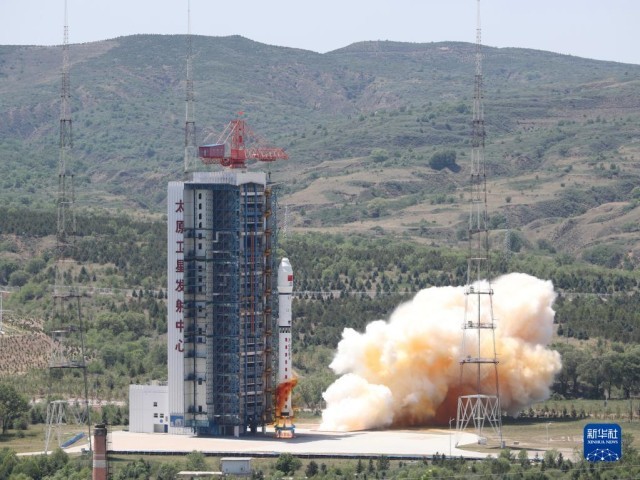 Одна китайская ракета-носитель доставила в космос рекордное количество спутников