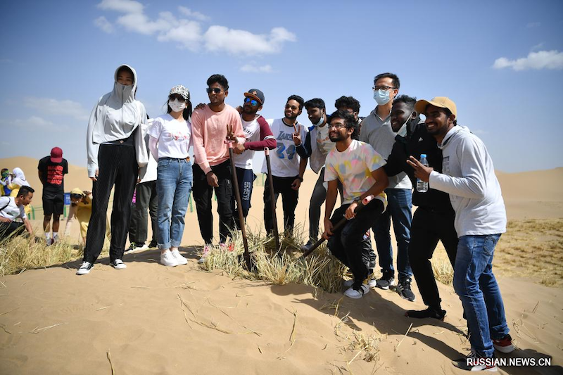 Иностранные студенты ознакомились с достижениями Китая в борьбе с опустыниванием