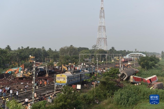 Число погибших в результате железнодорожной катастрофы в индийском штате Одиша возросло до 291