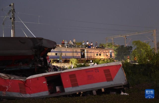 Число погибших в результате железнодорожной катастрофы в индийском штате Одиша возросло до 291
