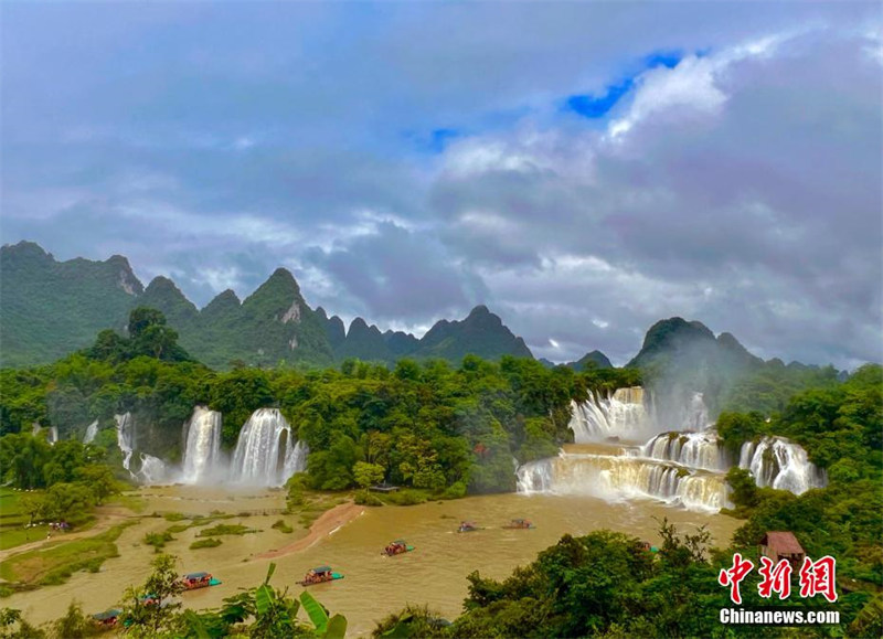 Cамый большой трансграничный водопад в Азии воспроизводит ландшафт «Золотого водопада»
