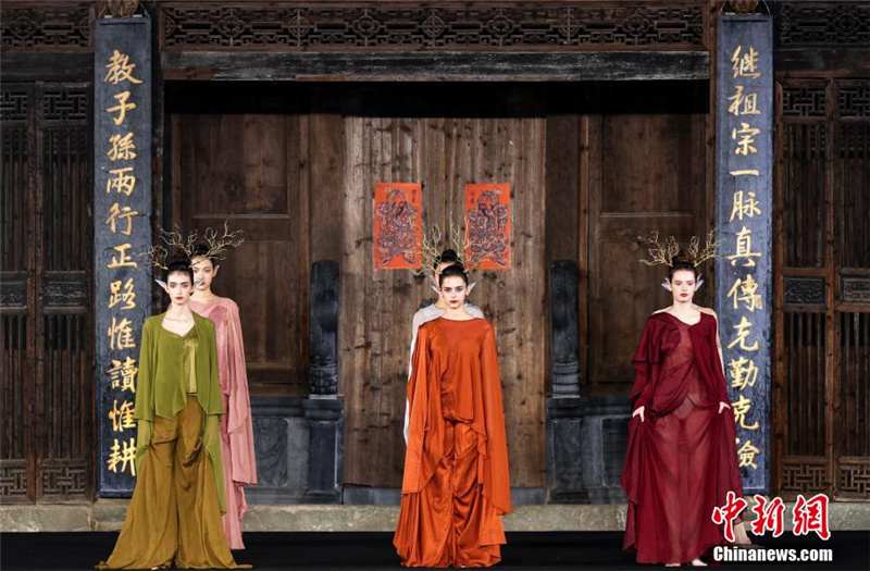 Мода придает новую жизнь древним зданиям провинции Аньхуэй