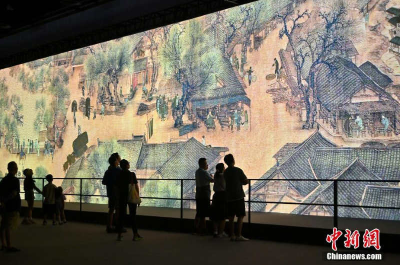 Мультимедийная версия панорамы «По реке в день поминовения усопших» представлена в городе Наньнин