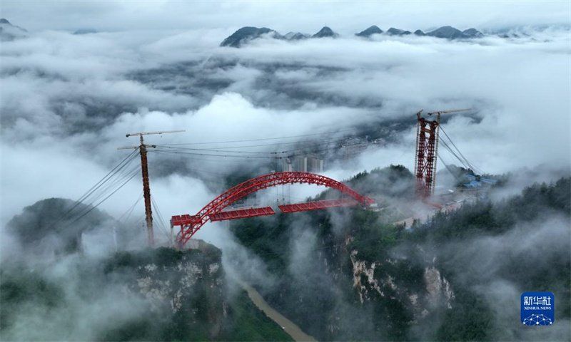 Большой мост через реку Лоушуй в провинции Хубэй