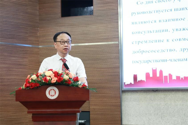 Проректор Восточно-Китайского педагогического университета Дай Лии выступил с речью.