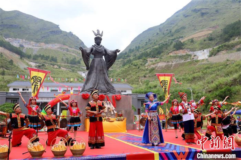 Народность Бунуяо в Гуанси отмечает праздник поклонения своему предку