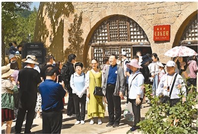 В Китае продолжает набирать популярность «красный» туризм