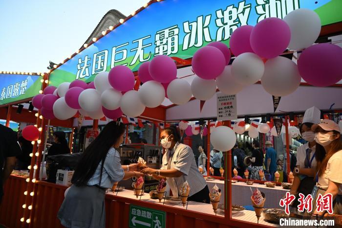 Блюда со всего мира на Международном гастрономическом фестивале Китая, России и Монголии