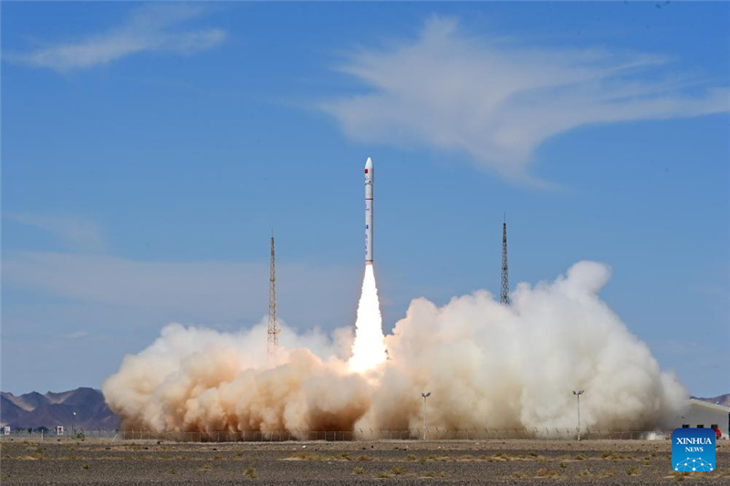 Китай запустил два спутника при помощи ракеты-носителя "CERES-1 Y6"