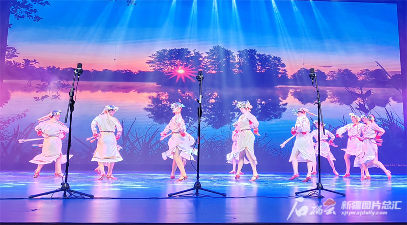 Российский ансамбль выступил на Синьцзянском международном танцевальном фестивале