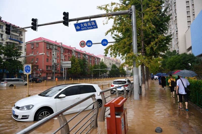 Страховые организации Пекина зарегистрировали 27,4 тыс. заявлений о возмещении ущерба, причиненного ливнями